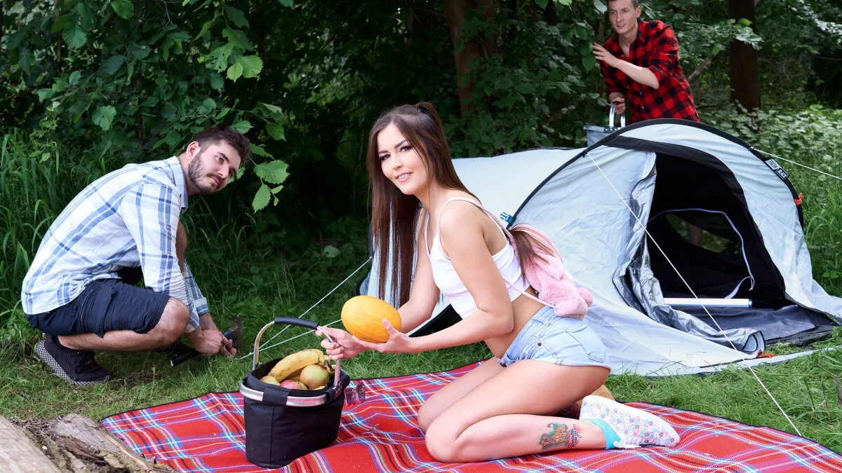 Picnic For A Cuckold: Love In The Leaves - OnlyTarts